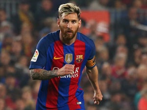 Late Messi penalty saves lacklustre Barca
