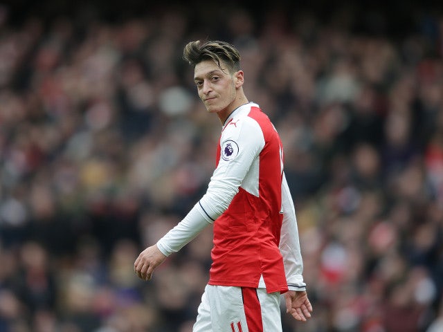 Mesut Ozil: 'I want to stay at Arsenal'