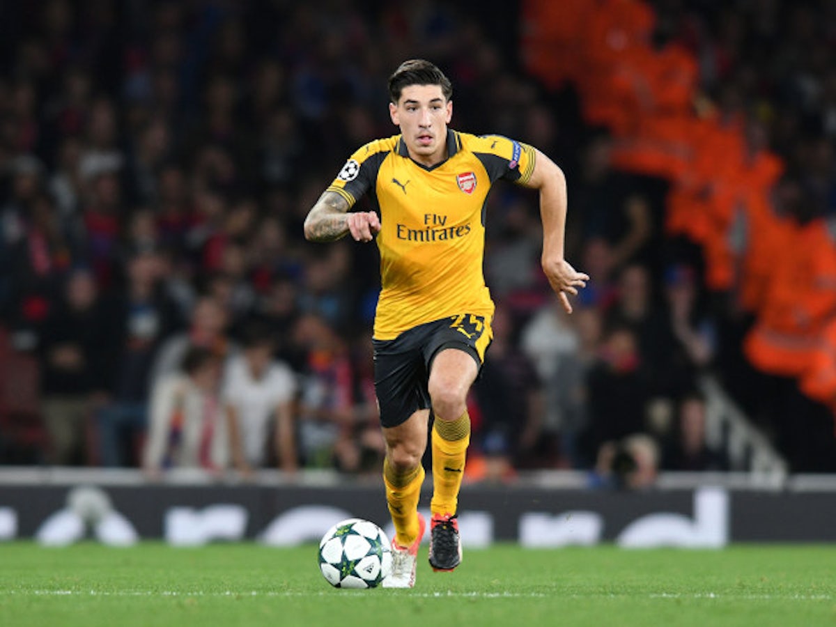 Premier League - Arsenal: Bellerin responds to fashion criticism: I am a  human being