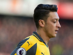 Arsenal 'in advanced discussions with Ozil'