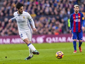 Liverpool 'to battle Man Utd for Isco'