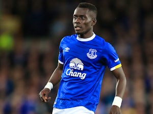 Idrissa Gueye pens new Everton contract