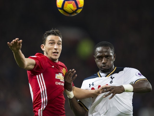 Report: Man United want to keep Darmian