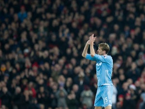 Crouch hits 100 as Everton hold Stoke