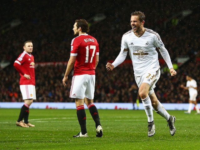 Gylfi Sigurdsson celebrates scoring during the game between Manchester United and Swansea on January 2, 2016
