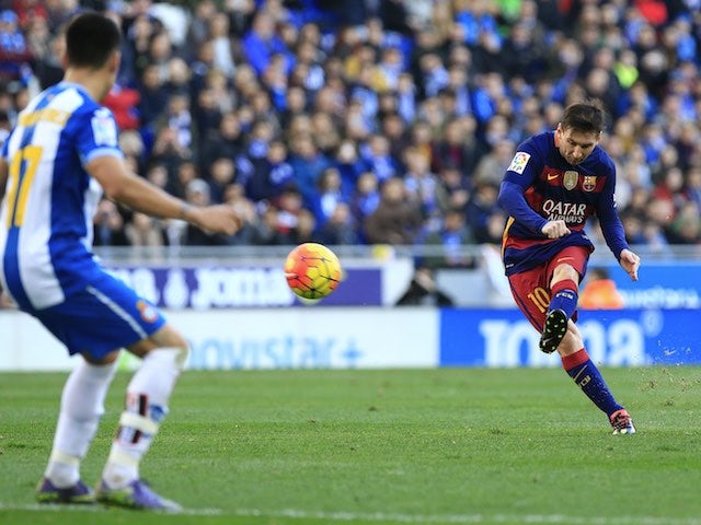Lionel Messi takes a free kick during the game between Espanyol and Barcelona on January 2, 2016