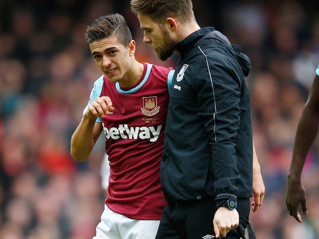 Manuel Lanzini walks off injured during the game between West Ham and Liverpool on January 2, 2016