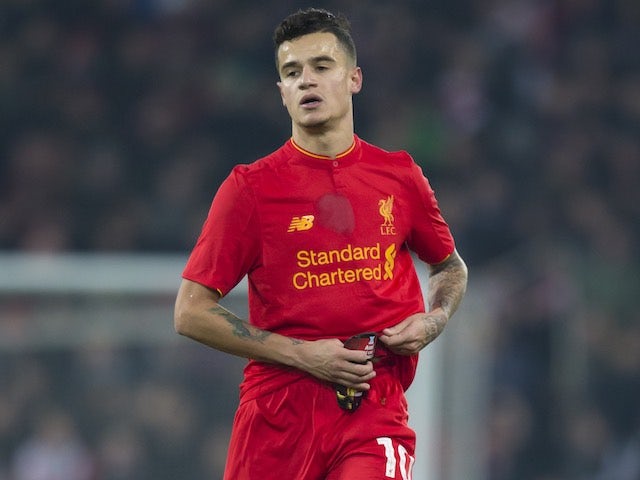 Philippe Coutinho readjusts during the EFL Cup semi-final between Liverpool and Southampton on January 25, 2017