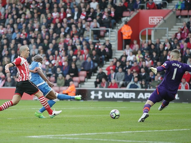 Benik Afobe misses a chance during the Premier League game between Southampton and Bournemouth on April 1, 2017