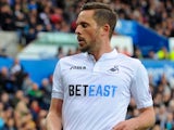 Gylfi Sigurdsson in action during the Premier League game between Swansea City and Everton on May 6, 2017