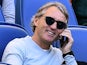 A chilled-out Roberto Mancini has a chinwag on the old rag and bone during the Serie A game between Lazio and Sampdoria on May 7, 2017