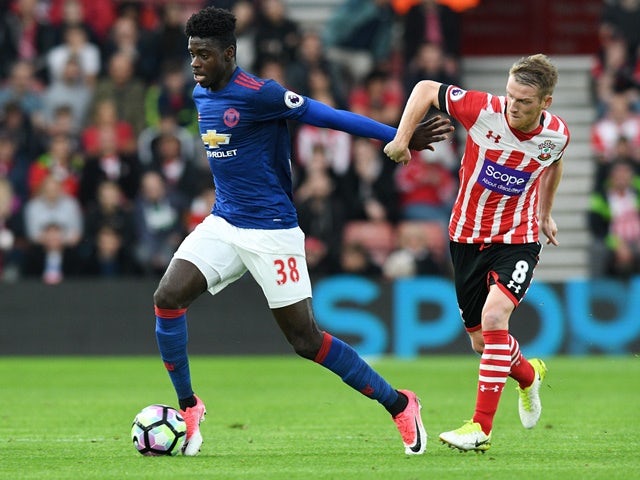 Tuanzebe 'will play anywhere for United'