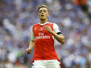 Mesut Ozil, Arsenal talks "going well"