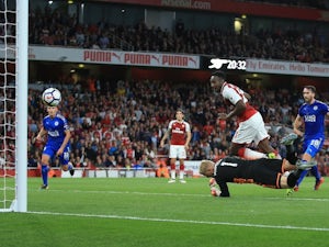 Arsenal edge thrilling seven-goal opener
