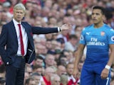 Arsene Wenger gestures next to Alexis Sanchez during the Premier League game between Liverpool and Arsenal on August 27, 2017