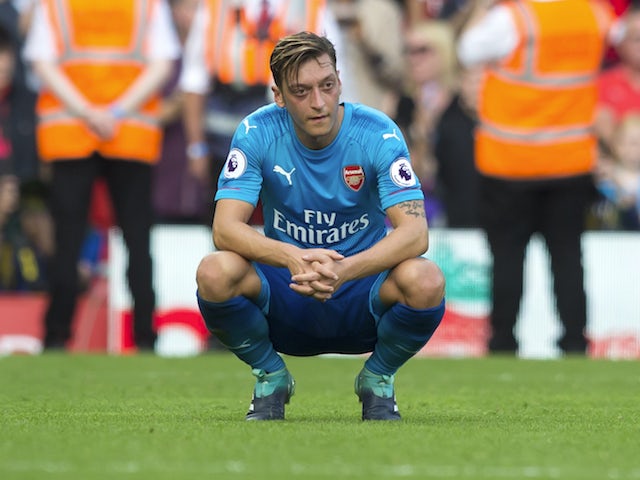 Ozil not giving up on Premier League title