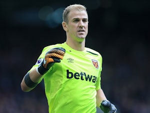 Moyes hints Adrian could replace Hart