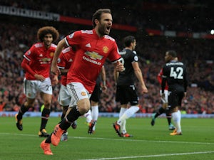 United beat Palace to go clear at summit