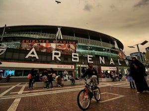 Wenger 'worried' by empty seats at Emirates