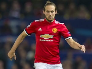 United 'extend Young, Blind contracts'