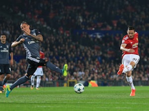 United go four from four in CL