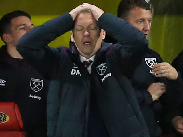 David Moyes is having a mare during the Premier League game between Watford and West Ham United on November 19, 2017
