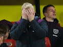 David Moyes plays peekaboo during the Premier League game between Watford and West Ham United on November 19, 2017
