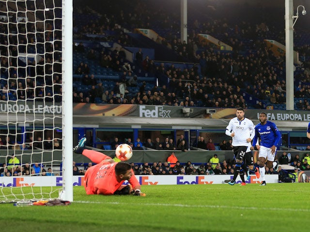 Joel Robles saves a penalty during the Europa League group game between Everton and Atalanta on November 23, 2017