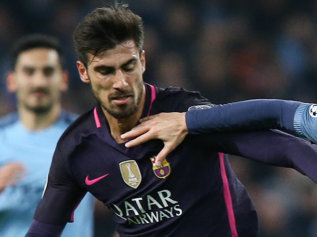 Spurs, West Ham 'vying for Andre Gomes'