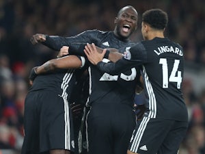 Mourinho talks up 'happy Man United camp'