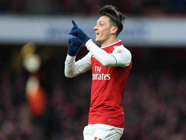 Mesut Ozil signs new Arsenal contract