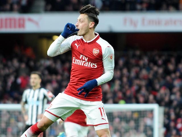 Wright: 'Ozil would be better at United'