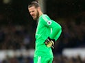 David de Gea suffers with a back injury during the Premier League game between Everton and Manchester United on January 1, 2018