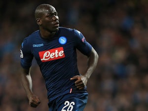 Napoli snatch late win at leaders Juve