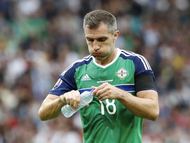 Aaron Hughes pays tribute to Michael O'Neill following retirement