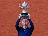Simona Halep lifts the trophy after winning the French Open on June 9, 2018