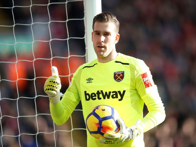 Adrian wants West Ham contract extension