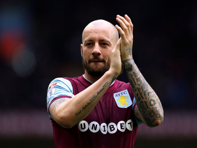 Alan Hutton announces playing retirement, aged 35