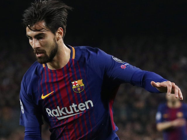 Gomes 'left out of Barcelona squad'