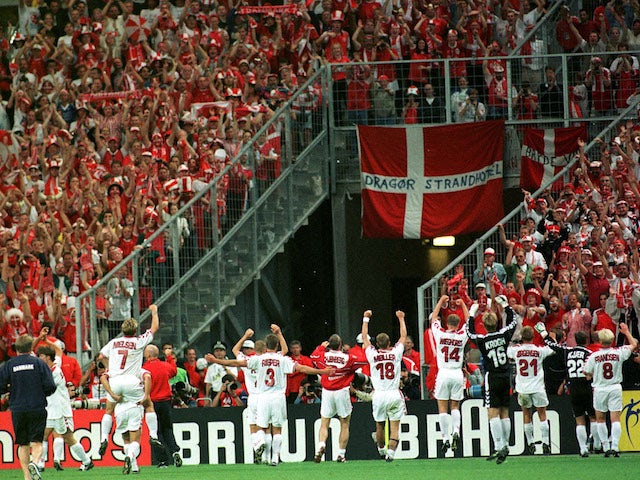 Denmark players celebrate reaching the quarter-finals at the 1998 World Cup