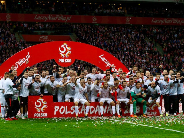 Poland's players celebrate their qualification for the 2018 World Cup