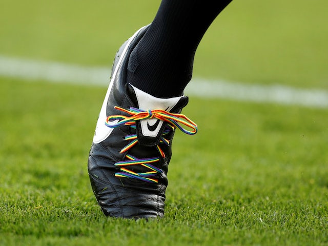 England players to wear rainbow laces?