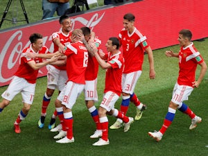 Hosts Russia kick off World Cup with rout