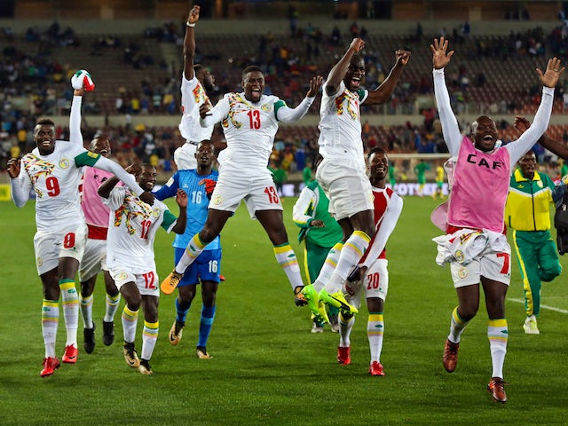 Senegal's players celebrate qualifying for the 2018 World Cup