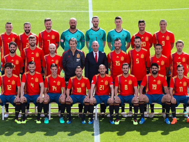 Spain's squad lines up for their official 2018 World Cup photoshoot