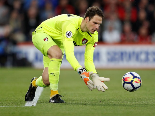 Napoli 'frontrunners to sign Begovic'
