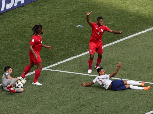 England's Jesse Lingard is fouled for a penalty as Panama's Roman Torres and Fidel Escobar react on June 24, 2018