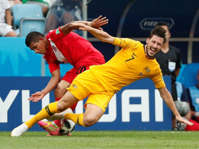 Australia's Mathew Leckie in action with Peru's Edison Flores on June 26, 2018