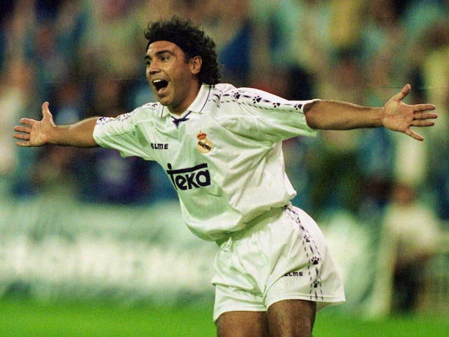 Hugo Sanchez playing for Real Madrid