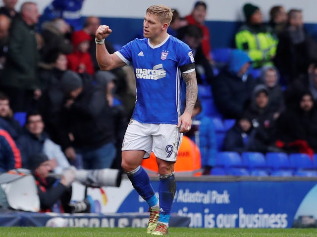 Report: Ipswich value Waghorn at £10m